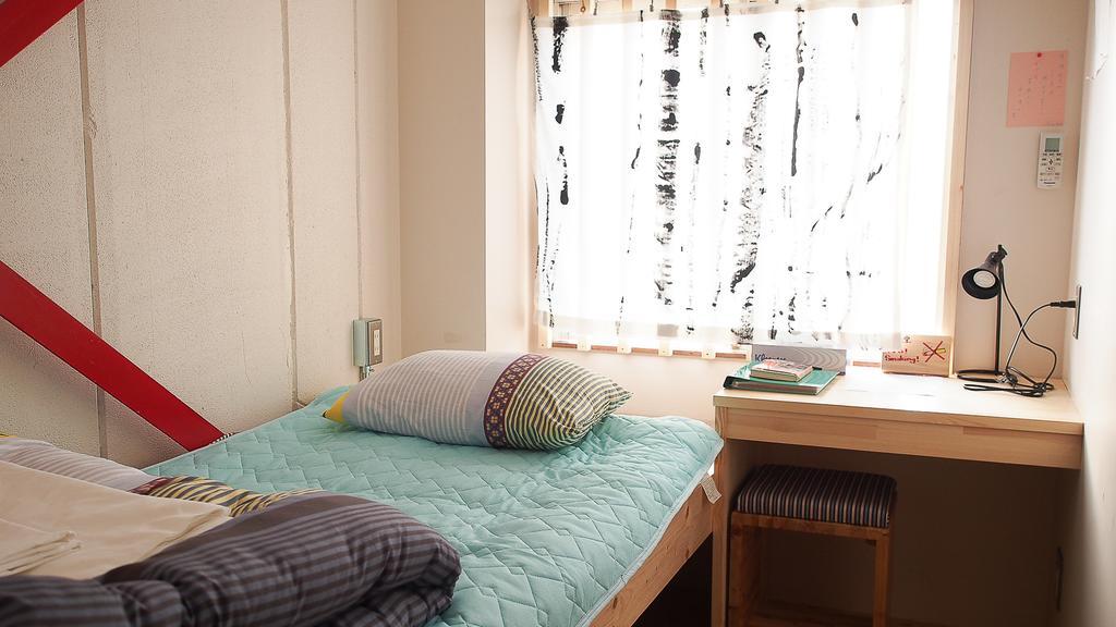 Kamagasaki University Of The Arts Cafe Garden Guest House Aka Cocoroom Osaka Dış mekan fotoğraf